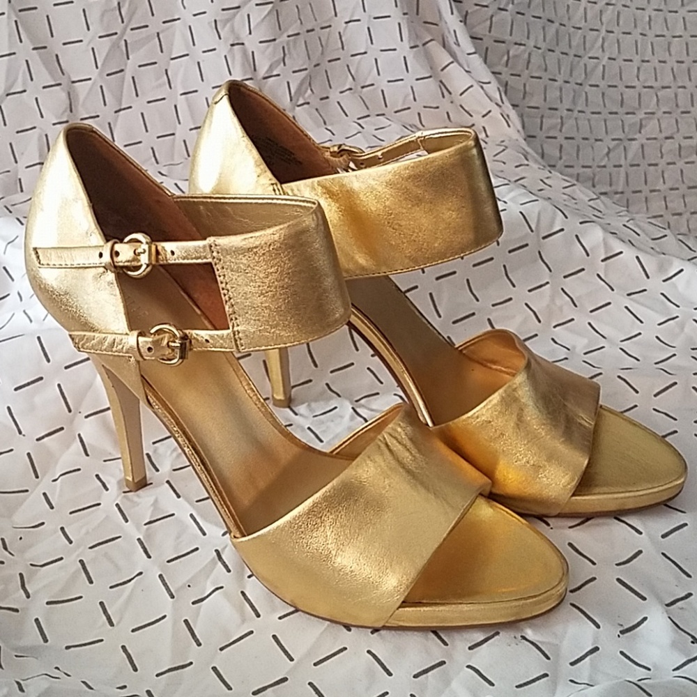 Like New. Nine West Gold Wide Strap Heels Sz. 6.5